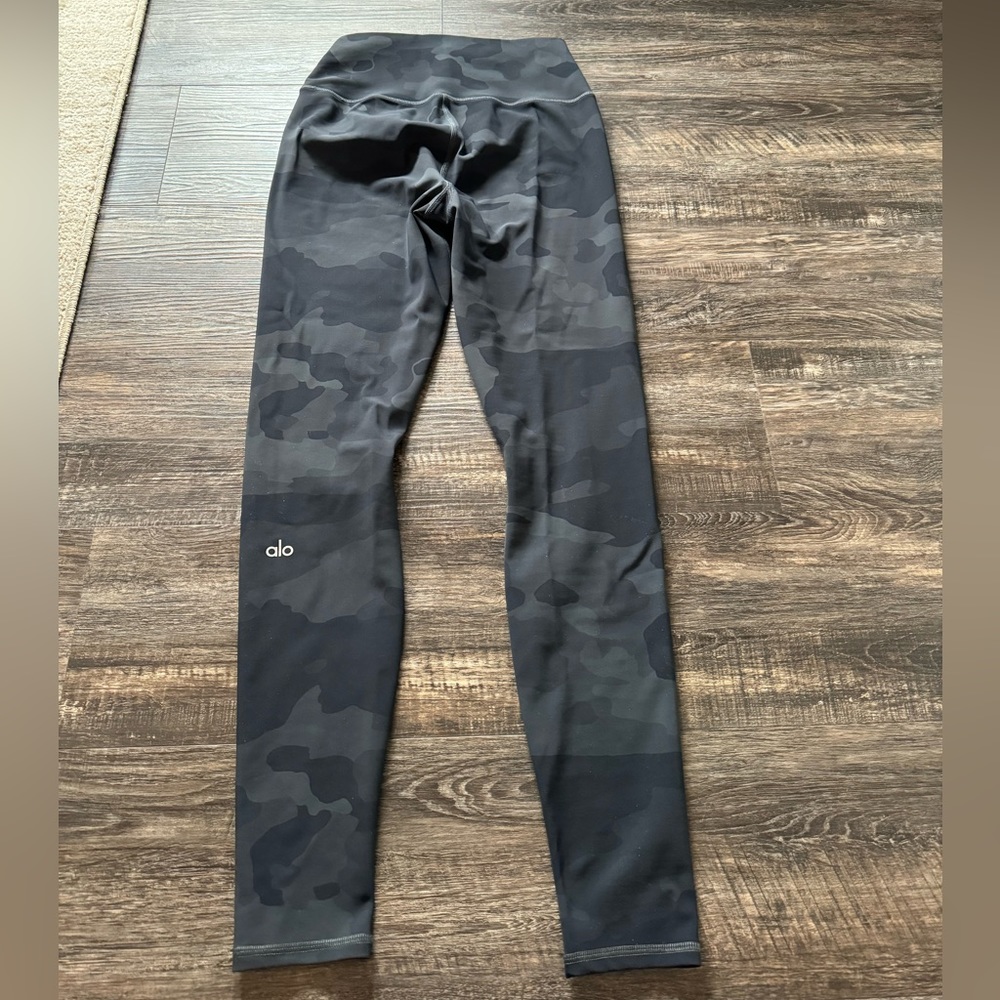 Alo yoga leggings, camo